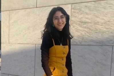 Andrea Cardenas Echavarria smiling in front of a marble wall.