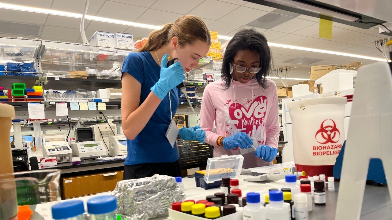 Teens conduct neuroscience experiments in Northern Kentucky University's neuroscience research lab. 