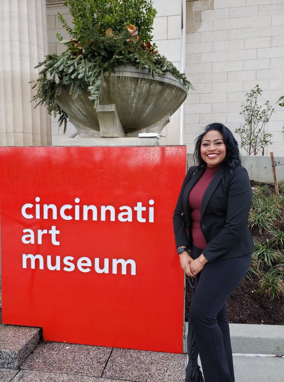Kamara Douglas in front of the cincinnati art museum sign