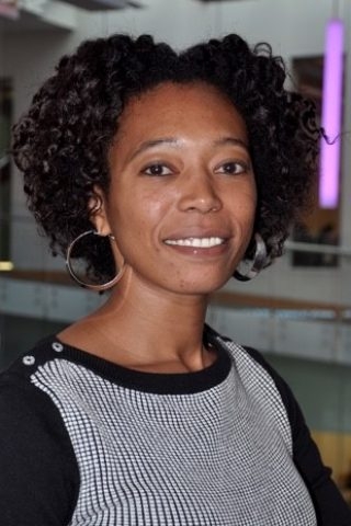 Cynthia Thomas Headshot Image