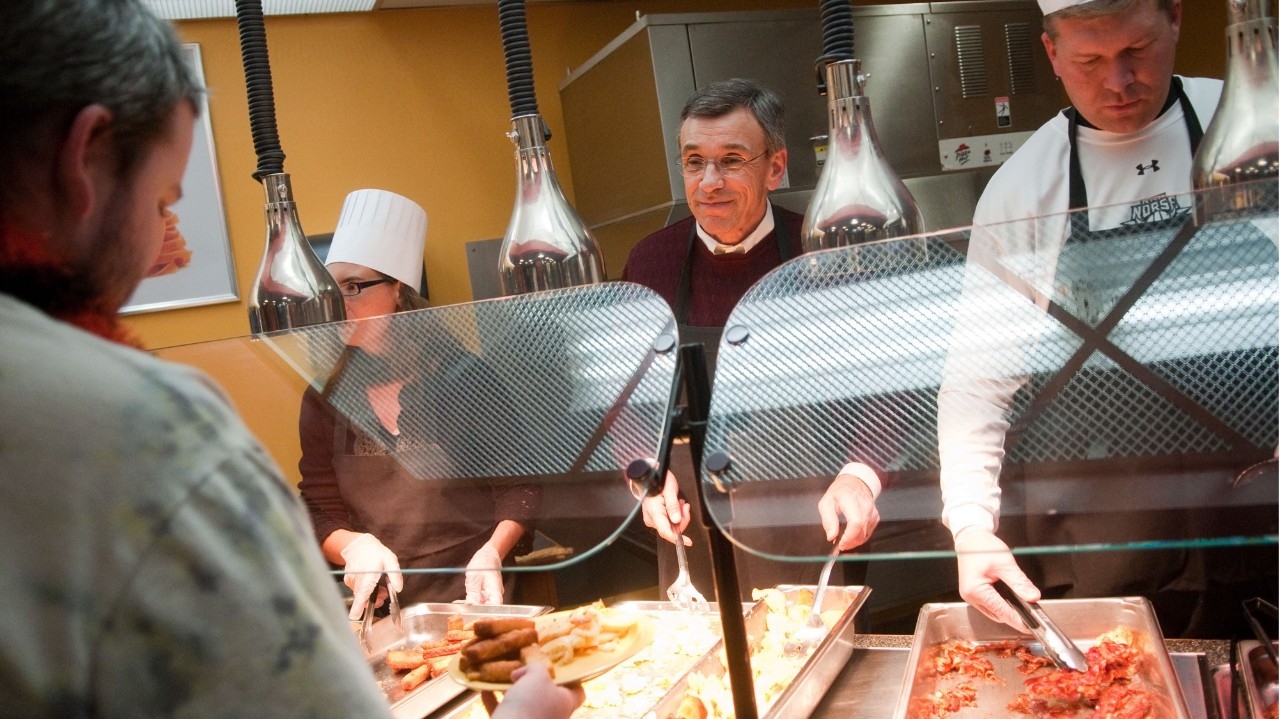 Dr. Votruba volunteering in the kitchen