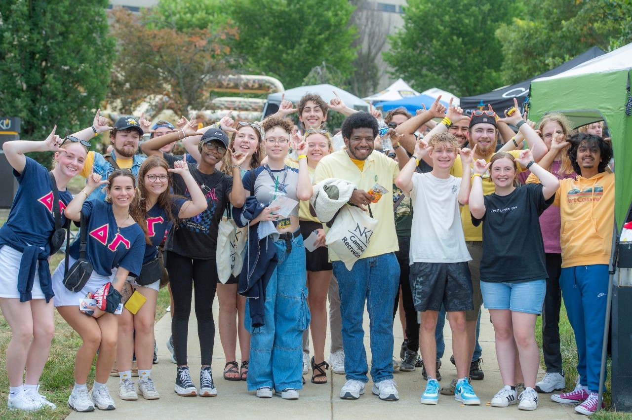 Female Shep Peer mentor sitting outside chatting with a male Shep student.